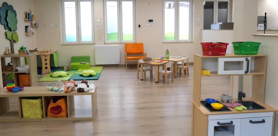 Crèche Saint Quentin Les Petites Chenilles people&baby jeux en bois enfants espace de vie livres