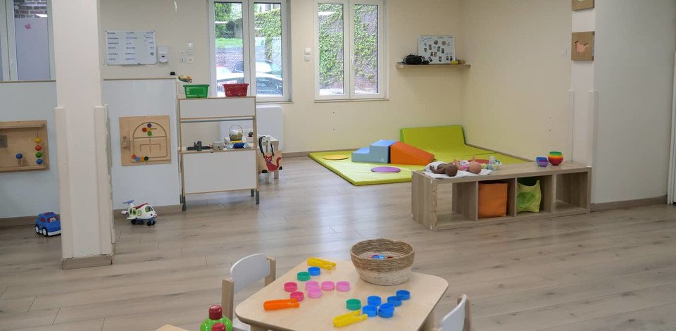 Crèche Saint Quentin Les Petites Chenilles people&baby jeux enfants espace de vie éveil tapis pédagogie