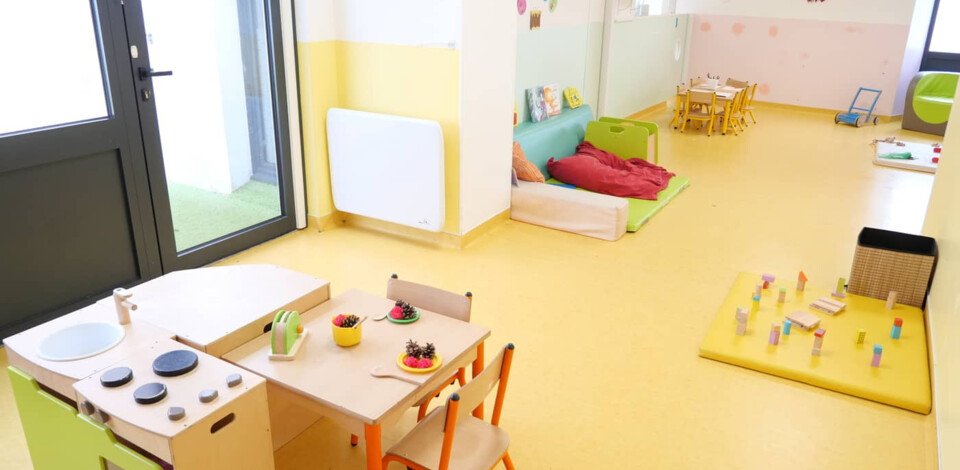 Crèche Nantes bercelune people&baby espace de vie livres tapis éveil bébé