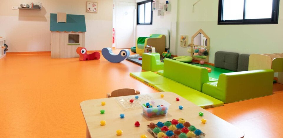 Crèche Cagny Mars people&baby espace de vie jeux en bois pédagogie tapis éveil