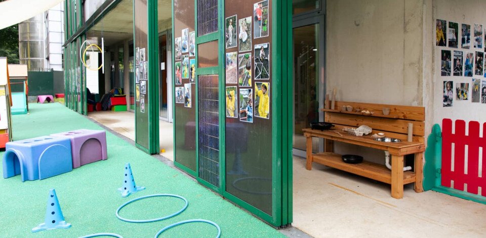 Crèche Rouen Chu de Rouen people&baby espace extérieur jeux enfant cabane nature